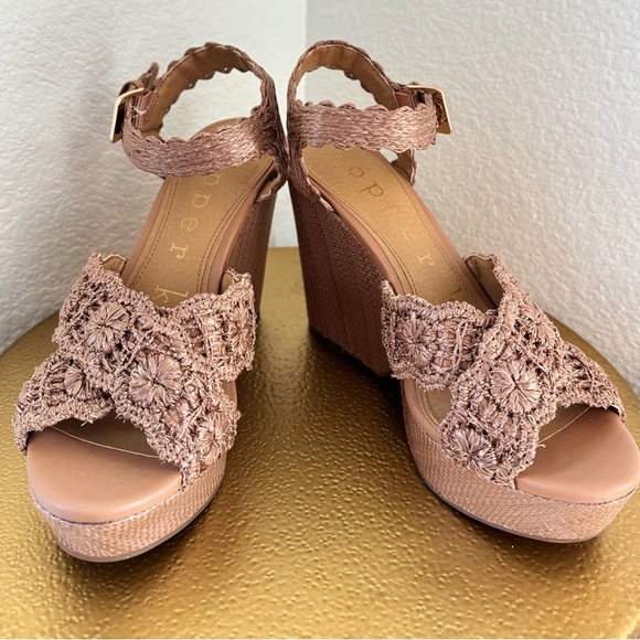 Copper Key Crochet Wedge Sandals - Tan. Size 8 - Picture 2 of 7
